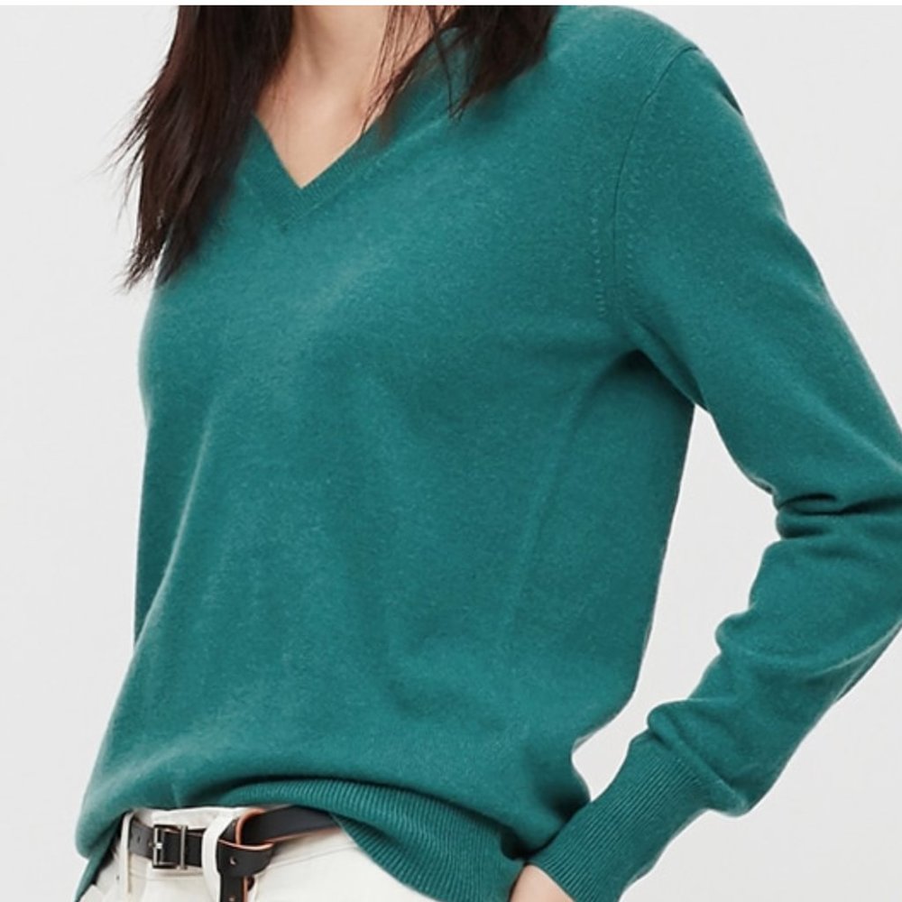 Uniqlo Cashmere V Neck Sweater